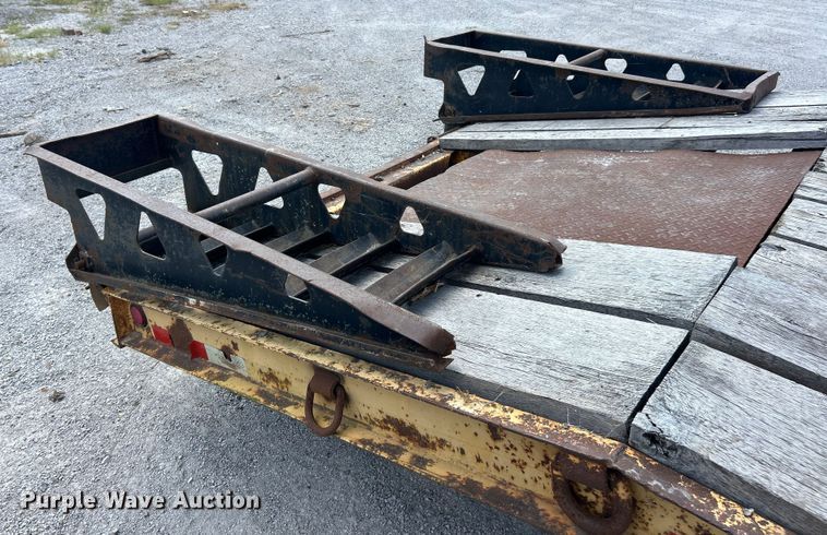 image for item ET3455 1994 Trail King TK40LP equipment trailer