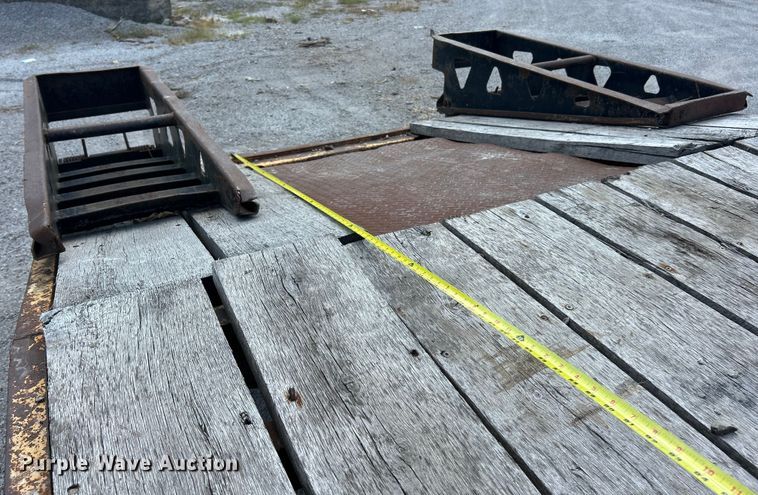 image for item ET3455 1994 Trail King TK40LP equipment trailer