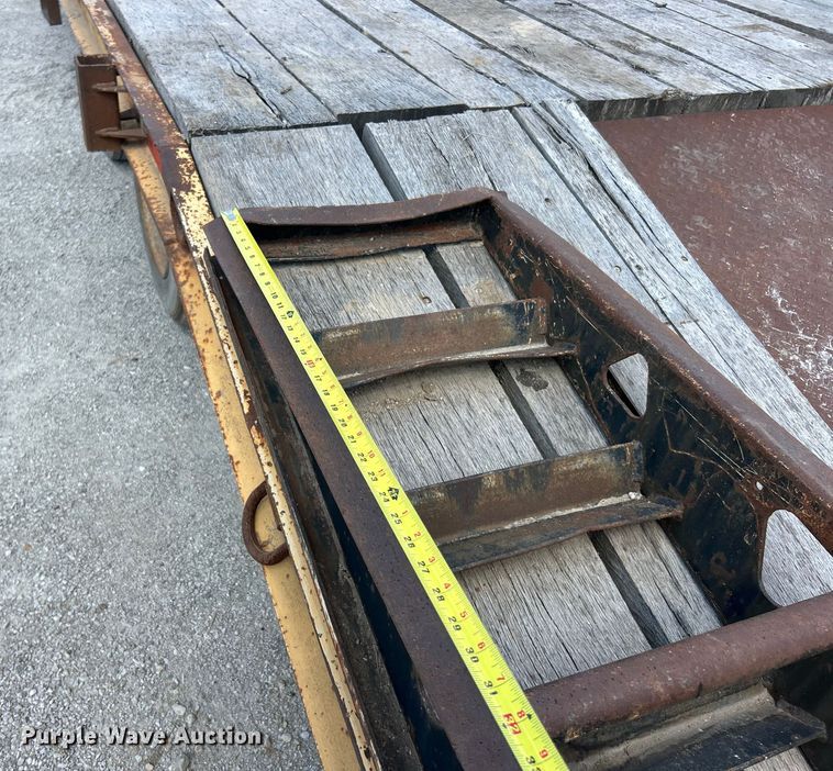 image for item ET3455 1994 Trail King TK40LP equipment trailer