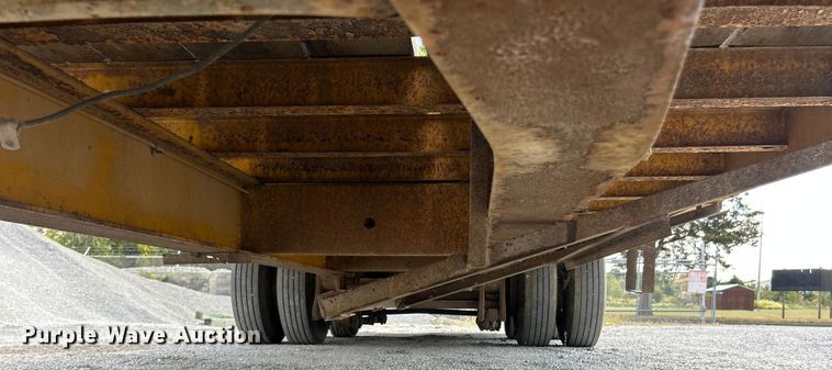 image for item ET3455 1994 Trail King TK40LP equipment trailer