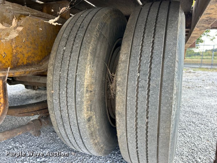 image for item ET3455 1994 Trail King TK40LP equipment trailer