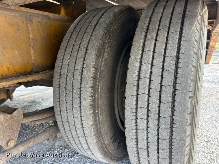 image for item ET3455 1994 Trail King TK40LP equipment trailer