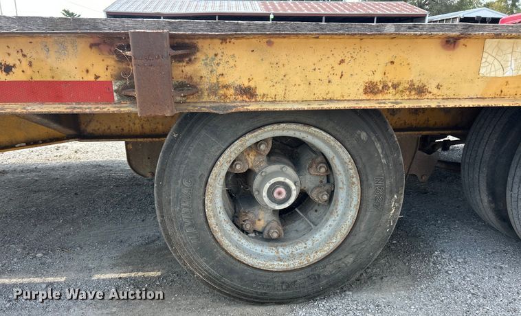 image for item ET3455 1994 Trail King TK40LP equipment trailer