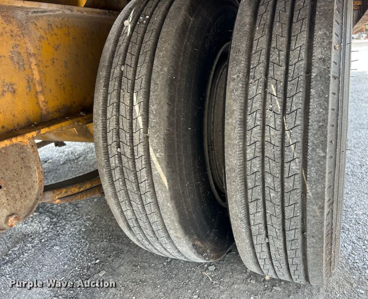 image for item ET3455 1994 Trail King TK40LP equipment trailer