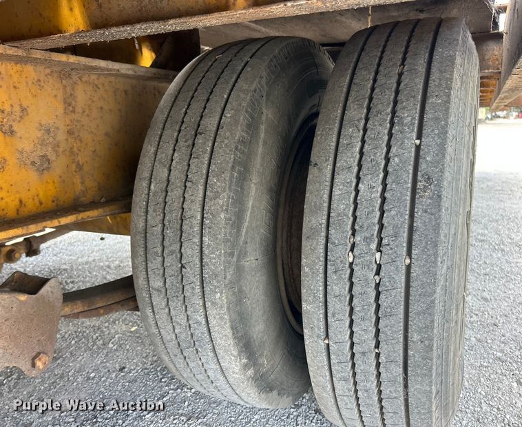 image for item ET3455 1994 Trail King TK40LP equipment trailer