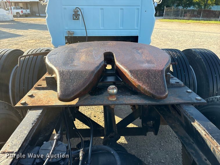 image for item ET7105 1979 Ford F7000 semi truck