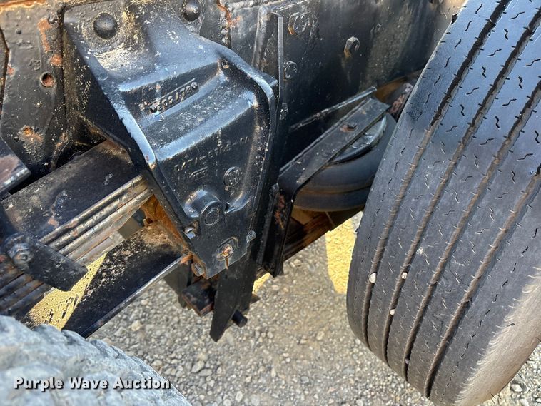 image for item ET7105 1979 Ford F7000 semi truck