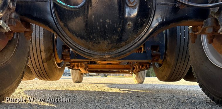 image for item ET7105 1979 Ford F7000 semi truck