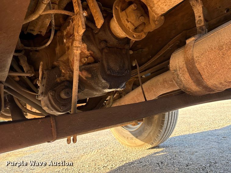 image for item ET7105 1979 Ford F7000 semi truck