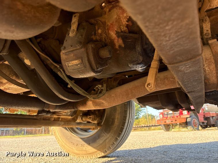 image for item ET7105 1979 Ford F7000 semi truck