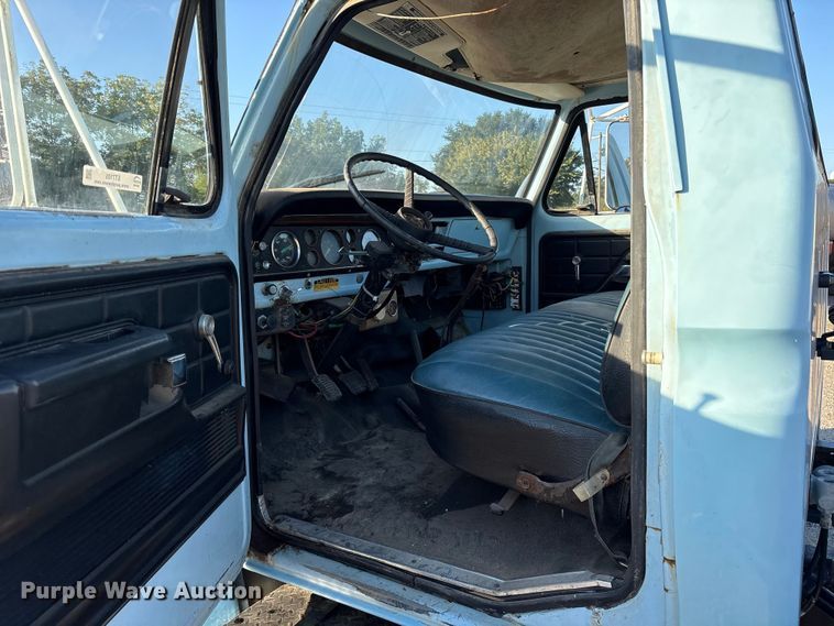 image for item ET7105 1979 Ford F7000 semi truck