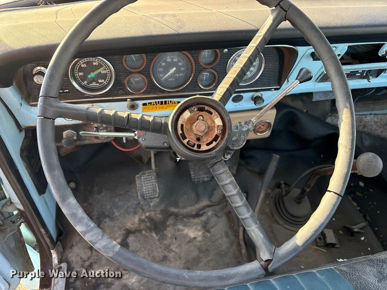 image for item ET7105 1979 Ford F7000 semi truck