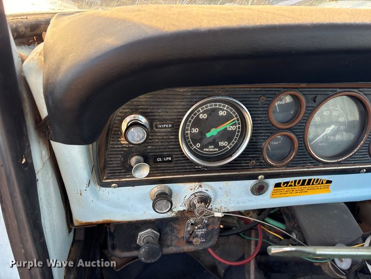 image for item ET7105 1979 Ford F7000 semi truck