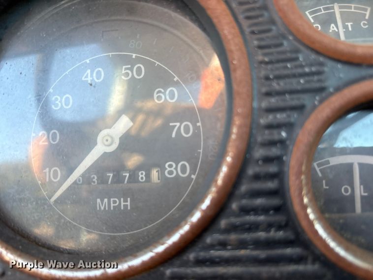 image for item ET7105 1979 Ford F7000 semi truck