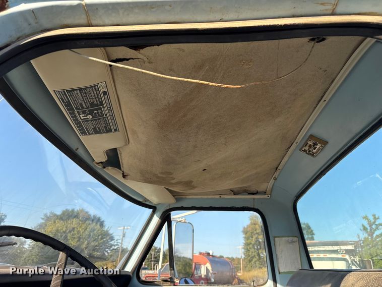 image for item ET7105 1979 Ford F7000 semi truck