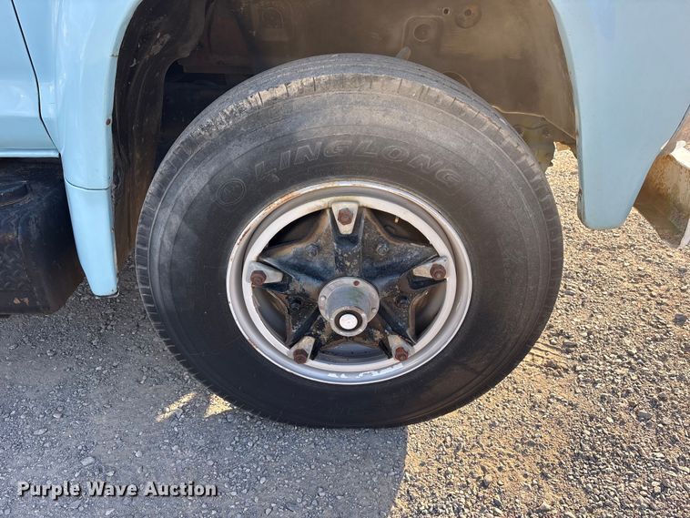 image for item ET7105 1979 Ford F7000 semi truck