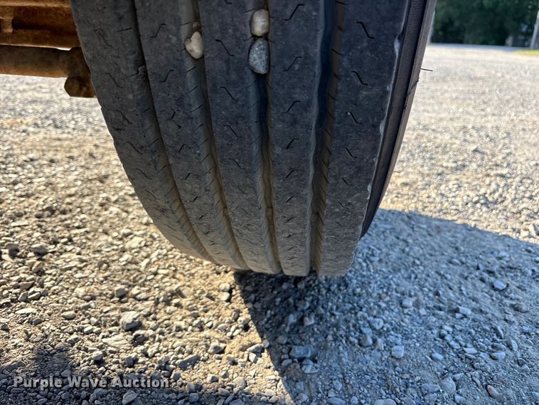 image for item ET7105 1979 Ford F7000 semi truck