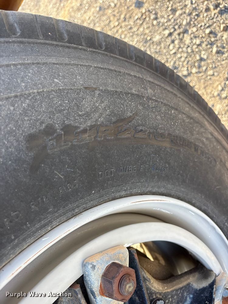 image for item ET7105 1979 Ford F7000 semi truck