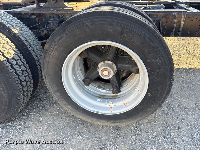 image for item ET7105 1979 Ford F7000 semi truck