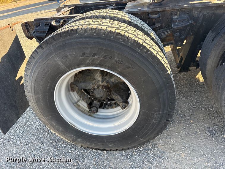 image for item ET7105 1979 Ford F7000 semi truck