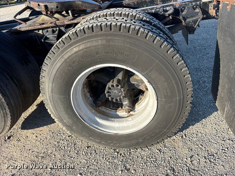 image for item ET7105 1979 Ford F7000 semi truck