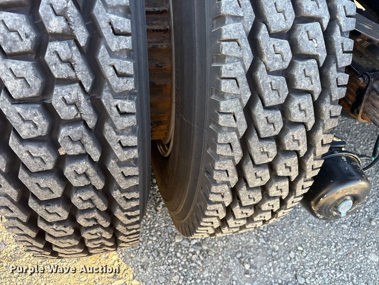 image for item ET7105 1979 Ford F7000 semi truck