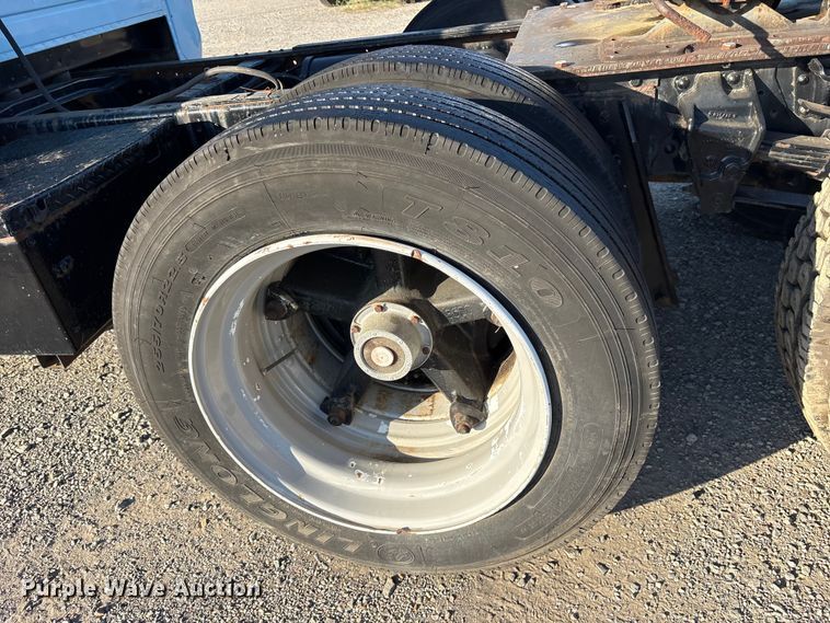 image for item ET7105 1979 Ford F7000 semi truck