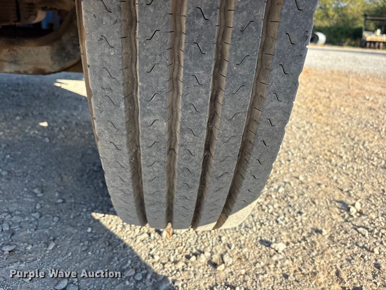 image for item ET7105 1979 Ford F7000 semi truck