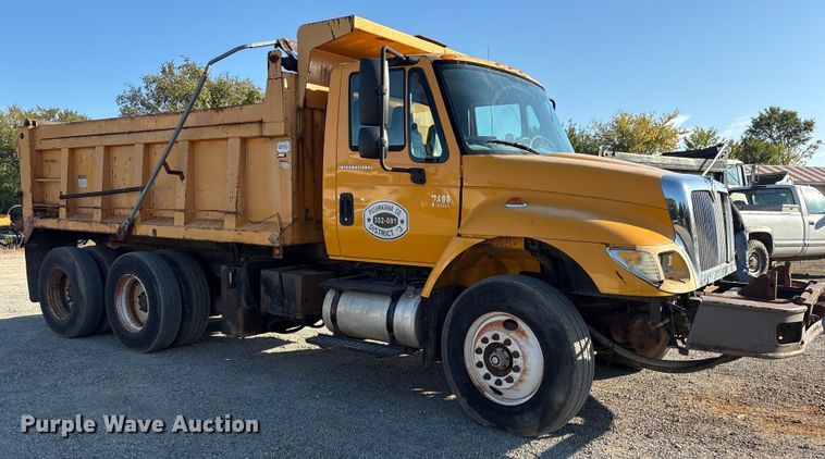 image for item ET7106 2004 International 7400 dump truck