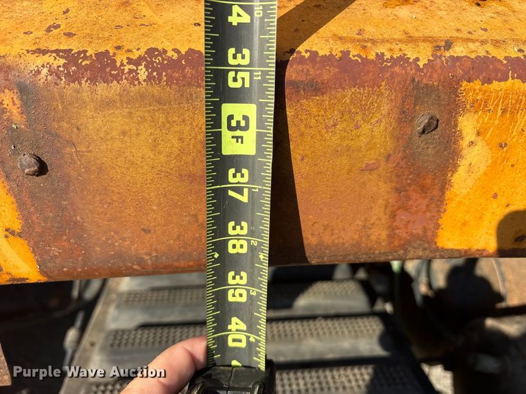 image for item ET7106 2004 International 7400 dump truck