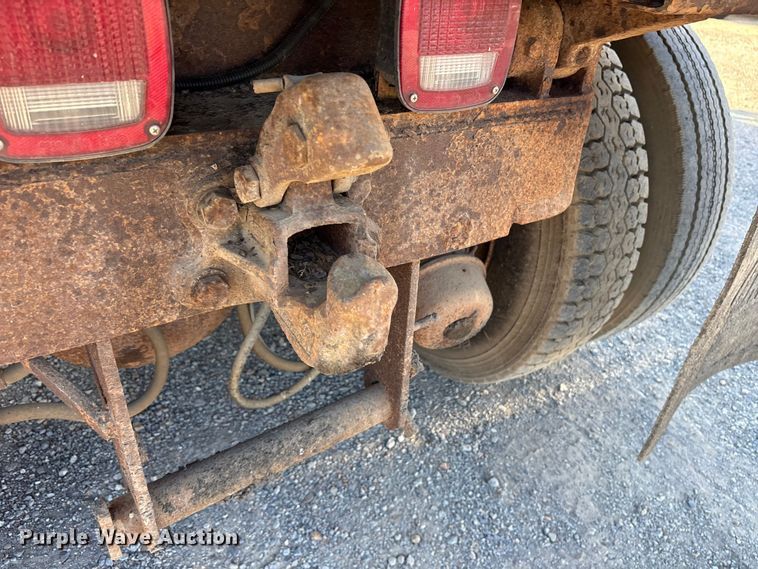 image for item ET7106 2004 International 7400 dump truck