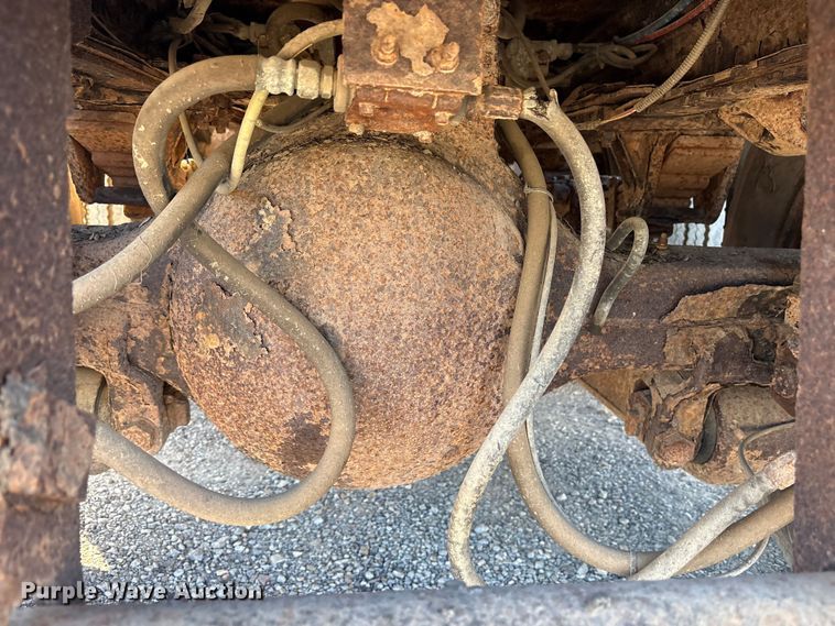 image for item ET7106 2004 International 7400 dump truck