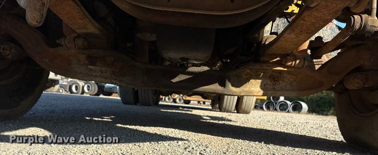 image for item ET7106 2004 International 7400 dump truck