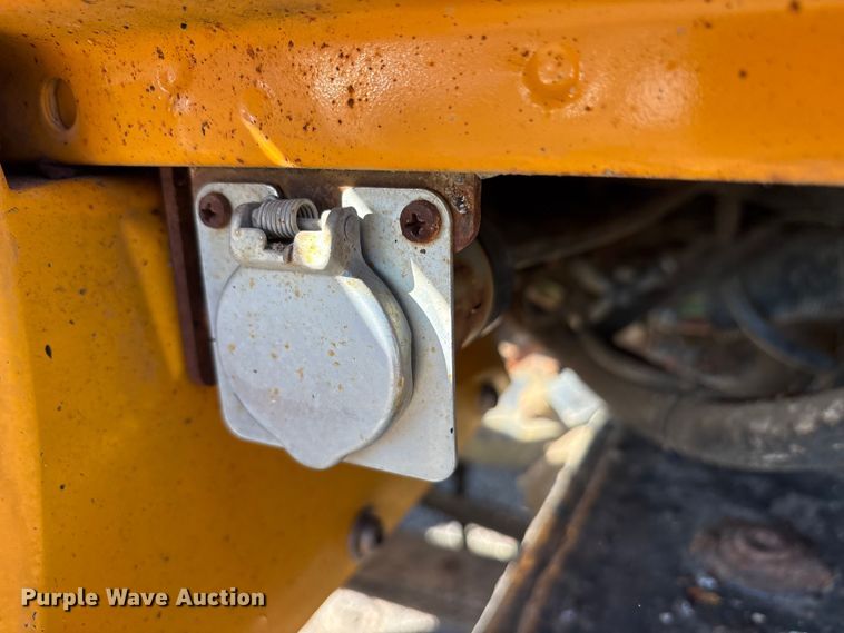 image for item ET7106 2004 International 7400 dump truck