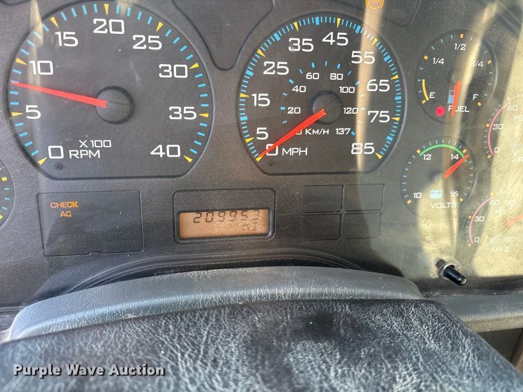 image for item ET7106 2004 International 7400 dump truck