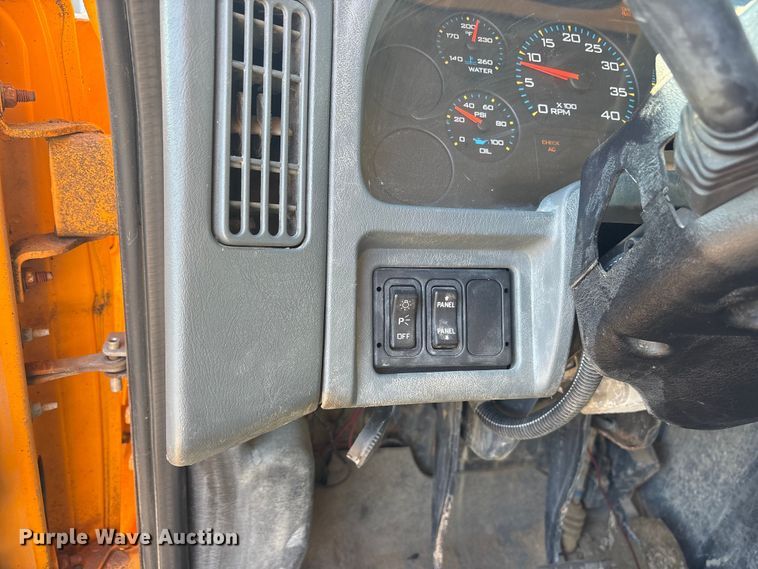 image for item ET7106 2004 International 7400 dump truck