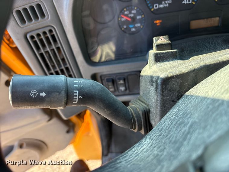 image for item ET7106 2004 International 7400 dump truck