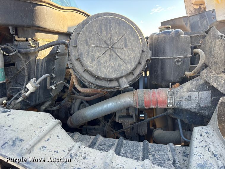 image for item ET7106 2004 International 7400 dump truck