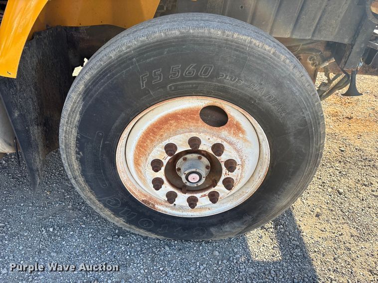 image for item ET7106 2004 International 7400 dump truck