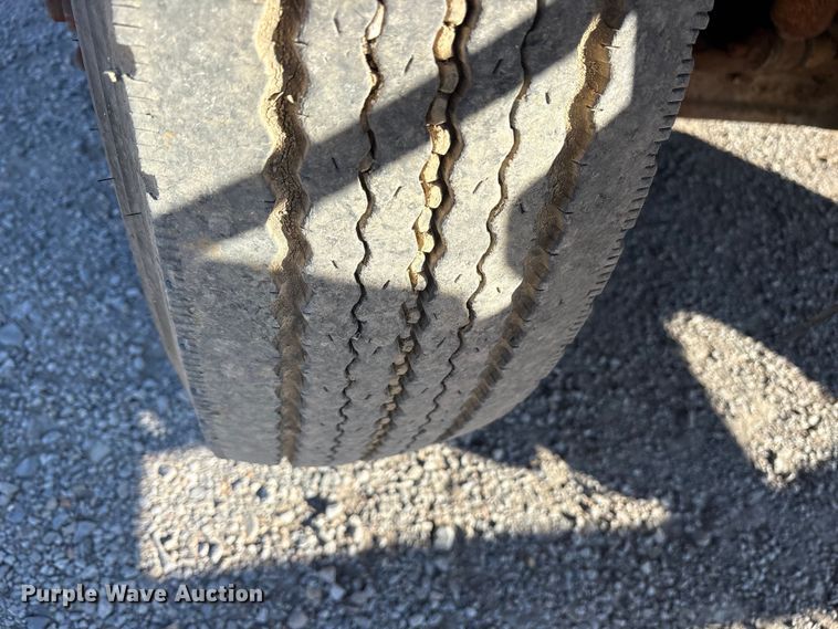 image for item ET7106 2004 International 7400 dump truck