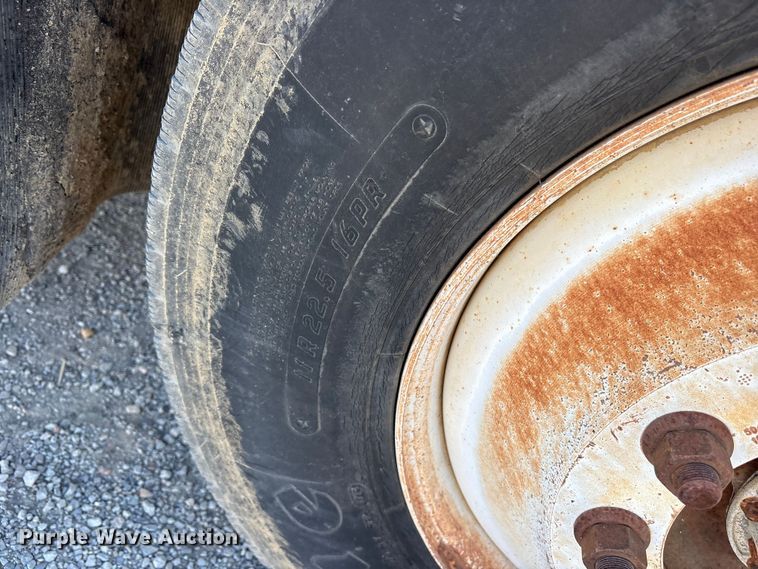 image for item ET7106 2004 International 7400 dump truck