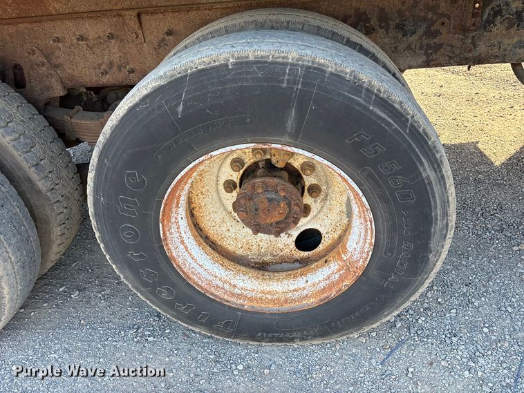 image for item ET7106 2004 International 7400 dump truck