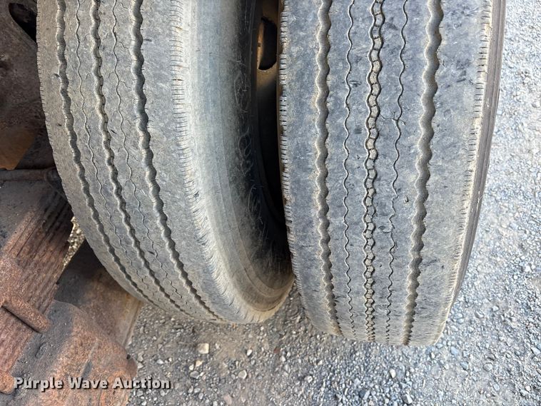 image for item ET7106 2004 International 7400 dump truck