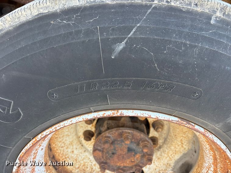 image for item ET7106 2004 International 7400 dump truck