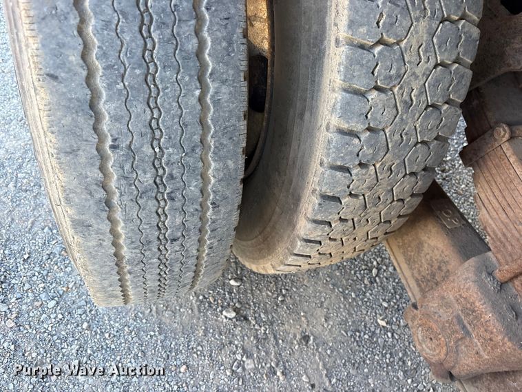 image for item ET7106 2004 International 7400 dump truck