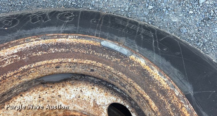 image for item ET7106 2004 International 7400 dump truck