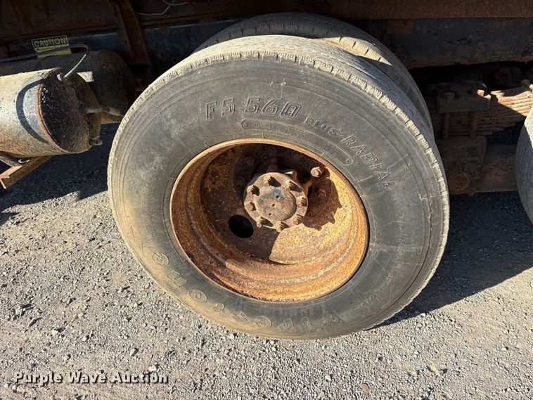 image for item ET7106 2004 International 7400 dump truck