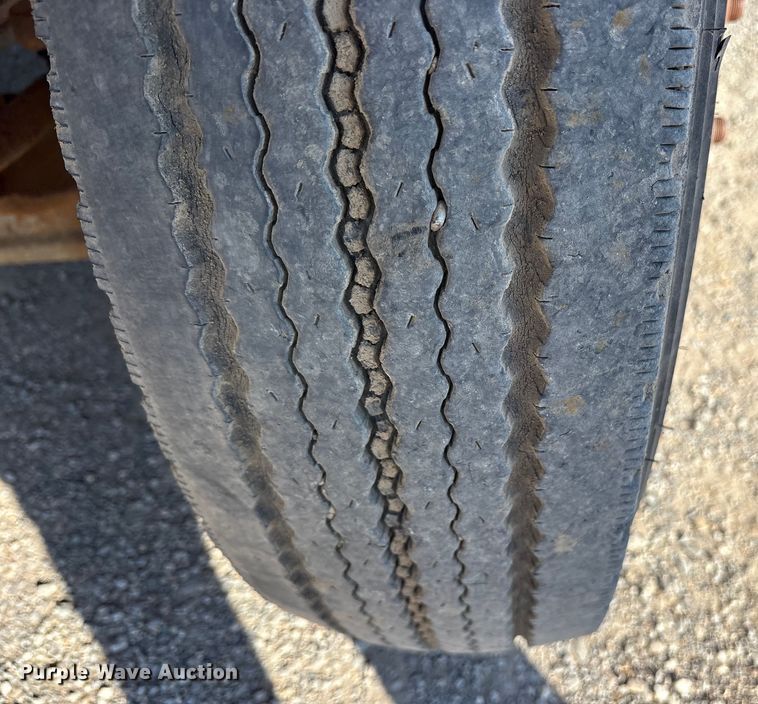 image for item ET7106 2004 International 7400 dump truck