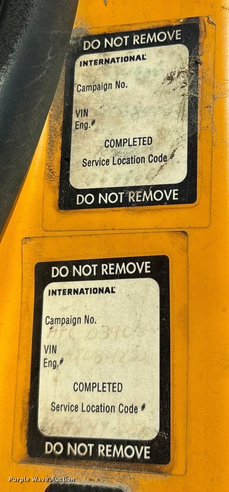 image for item ET7106 2004 International 7400 dump truck