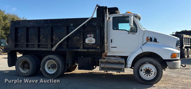 image for item ET7107 2009 Sterling L8500 dump truck